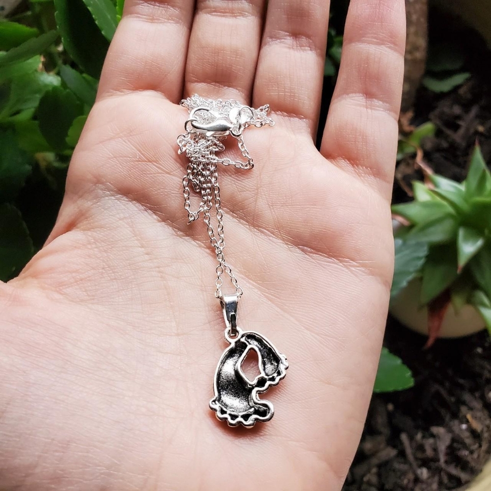 NWOT Little Feet Necklace - Picture 4 of 12